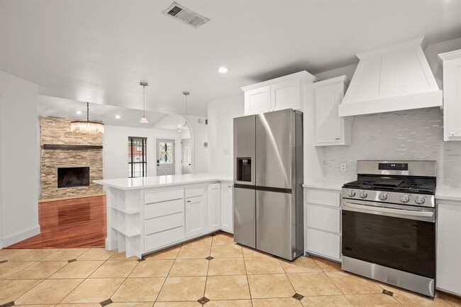 Building Photo - 2508 Marlton Dr