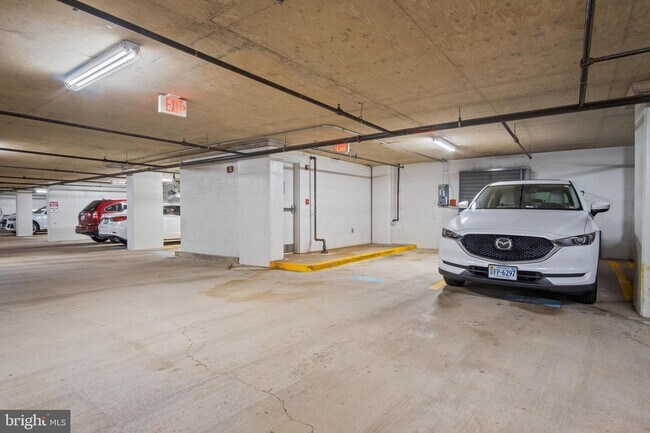 Building Photo - 880 N Pollard St