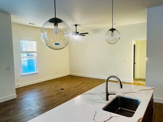 Building Photo - 251 Kristen Ln