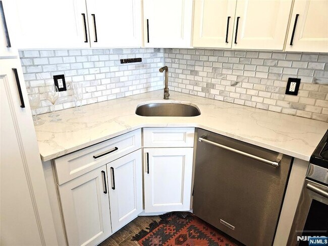 Building Photo - 1203 River Rd