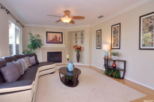 Building Photo - Wonderful Two Story Single House with Gorg...