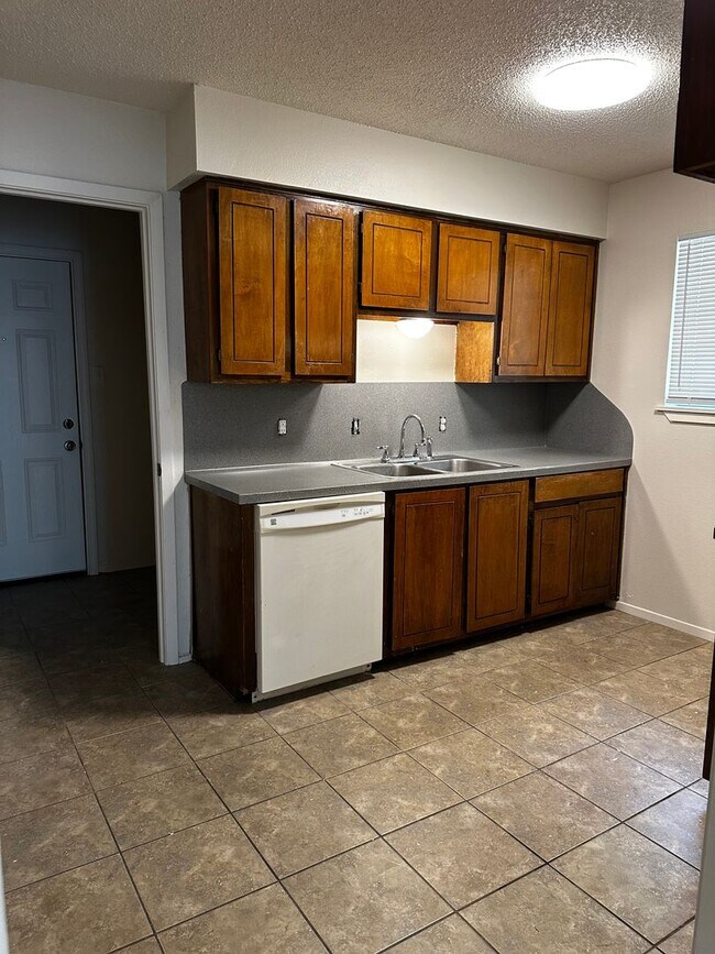 Building Photo - 312 Tammy Lynn Dr