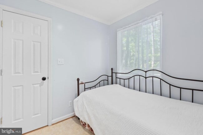 Building Photo - 303 Wilderness Dr