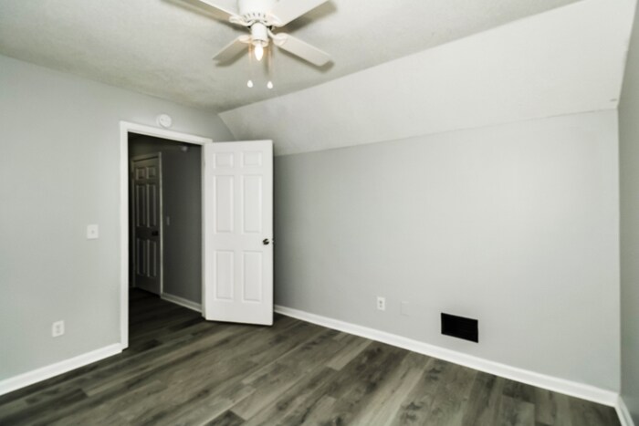 Building Photo - 101 Cannon Dale Ct