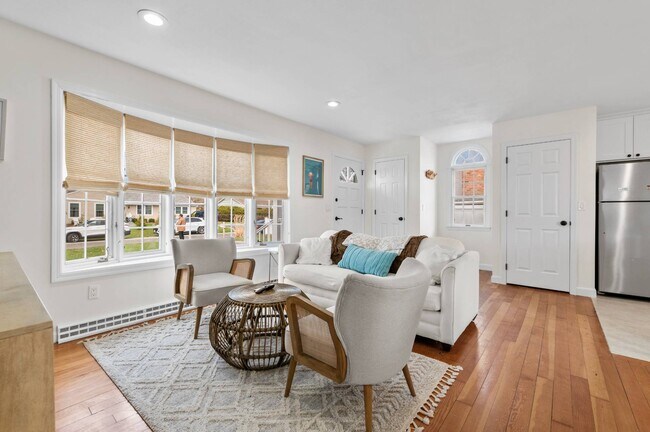 Building Photo - 7 Whiting Rd