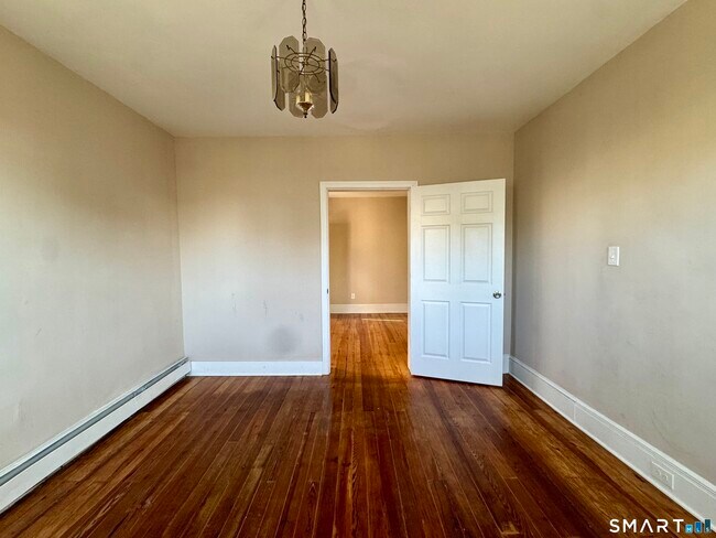 Building Photo - 182 Sheridan St