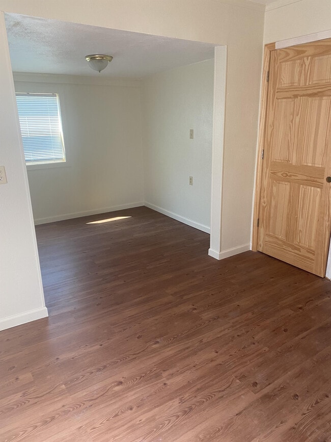 Building Photo - 313 E College St