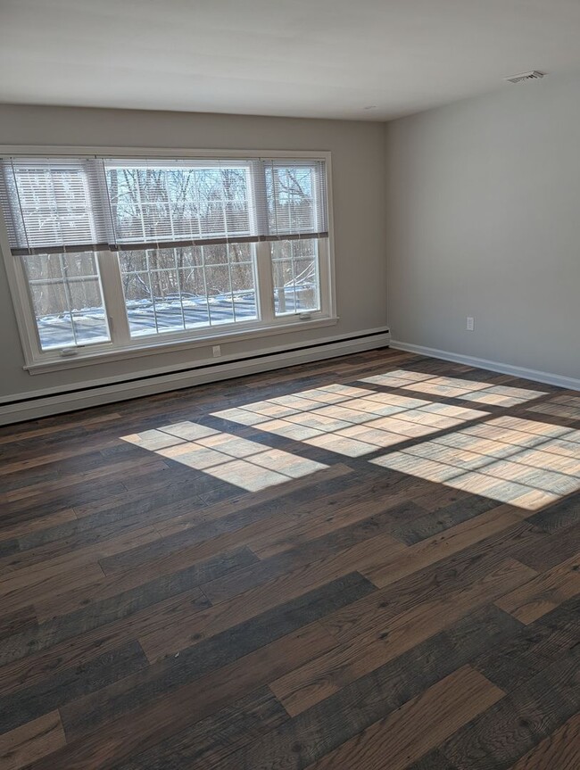 Building Photo - 619 W Kings Hwy