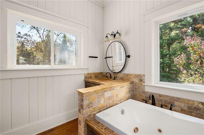 Building Photo - 787 Flat Shoals Ave SE