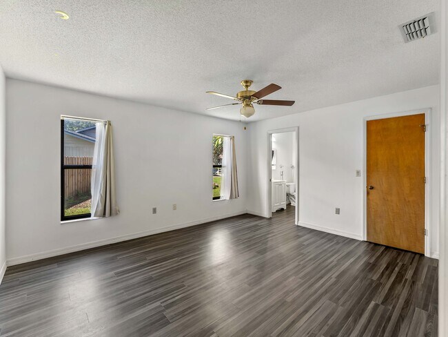 Building Photo - 8429 Cypress Lake Cir