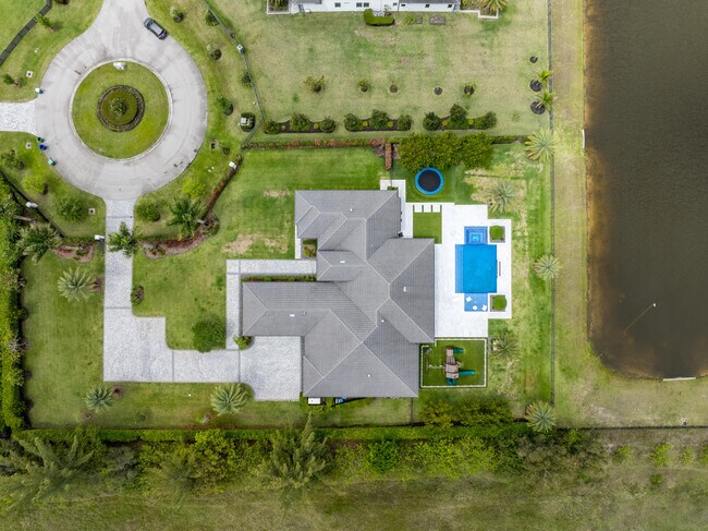 Building Photo - 17101 Magnolia Estates Dr