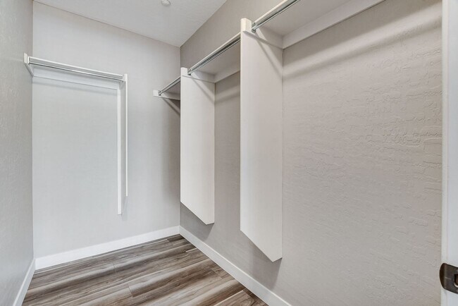 Building Photo - 3 Bedroom Condo