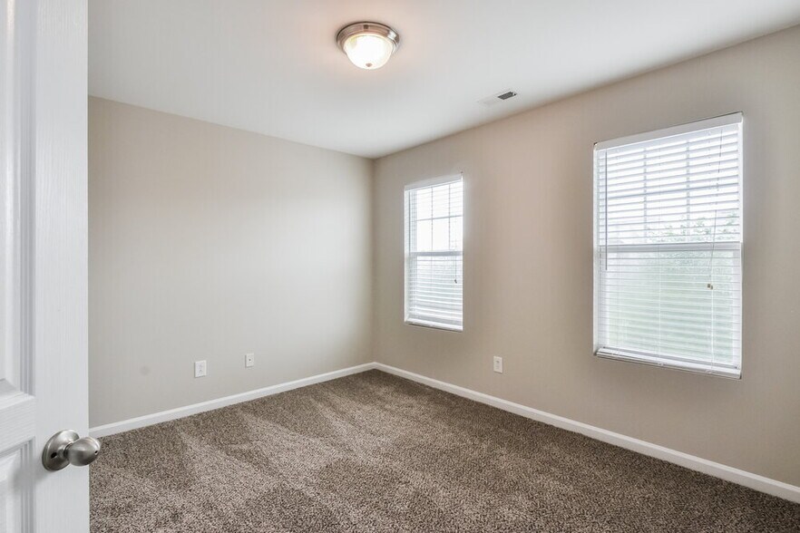 Building Photo - 3215 Whispernut Ln