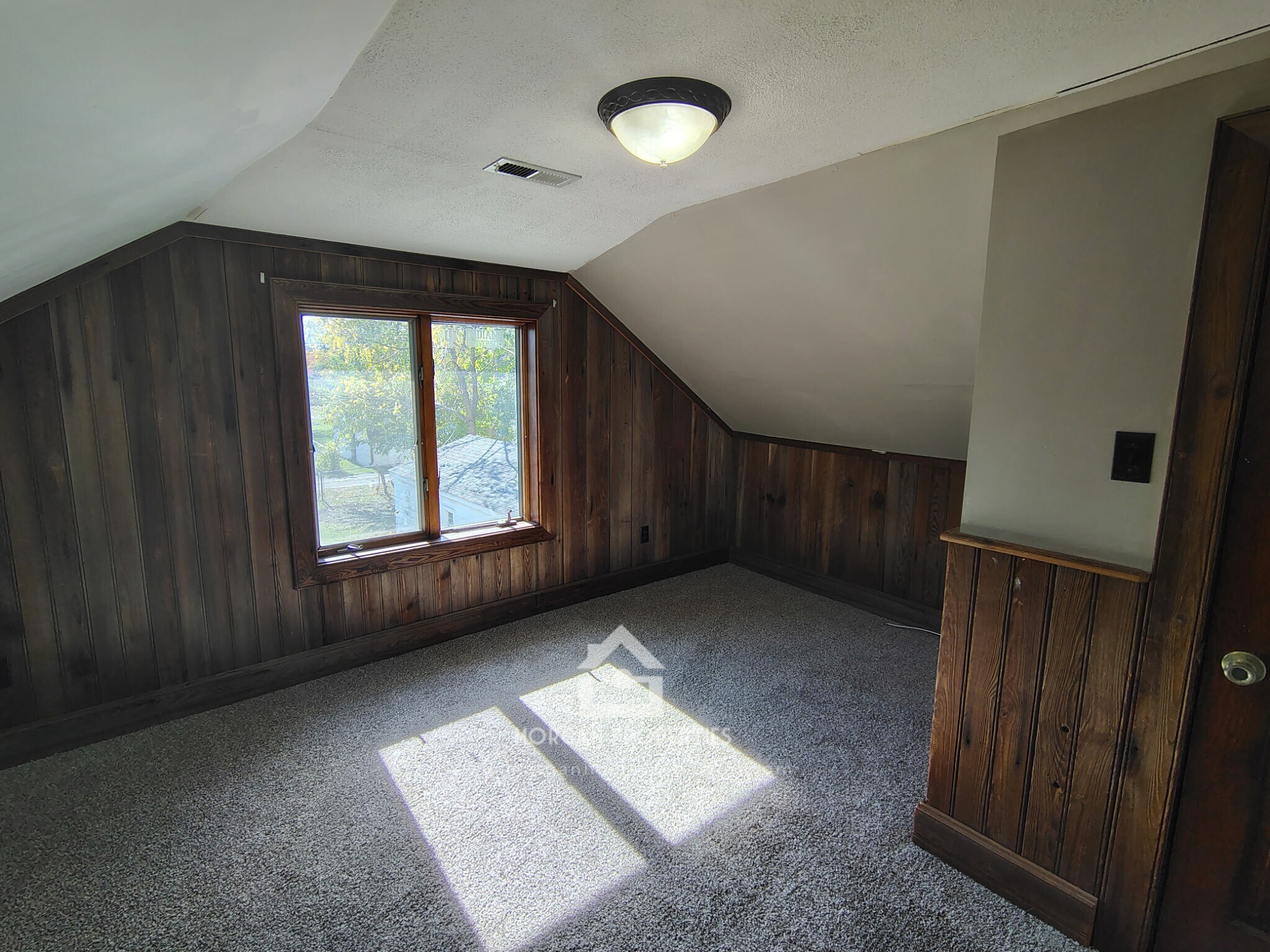 Building Photo - 207 Plum St