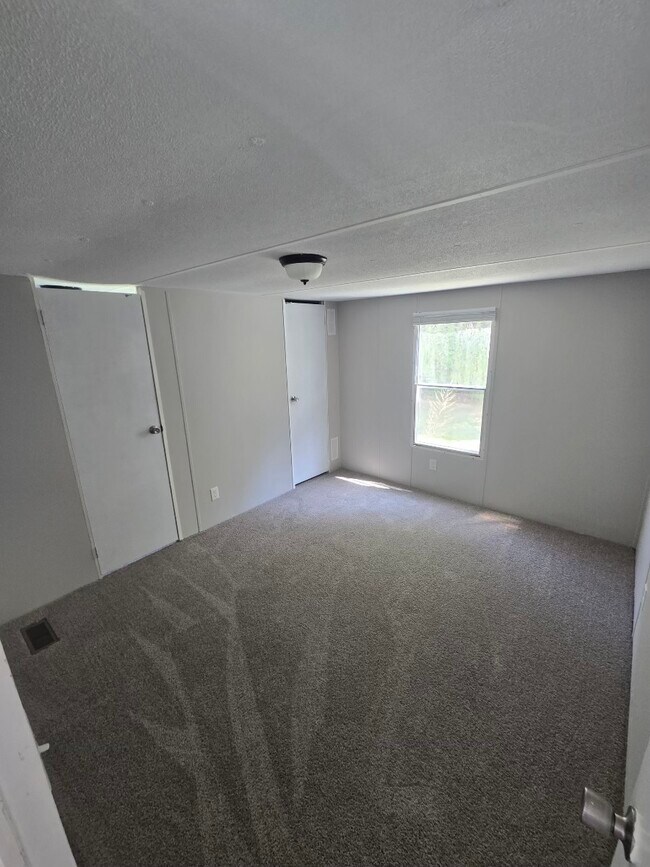 Building Photo - 126 Jodoc Dr