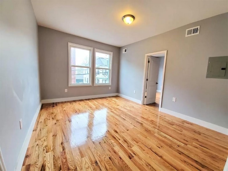 Building Photo - 169 S Clinton St