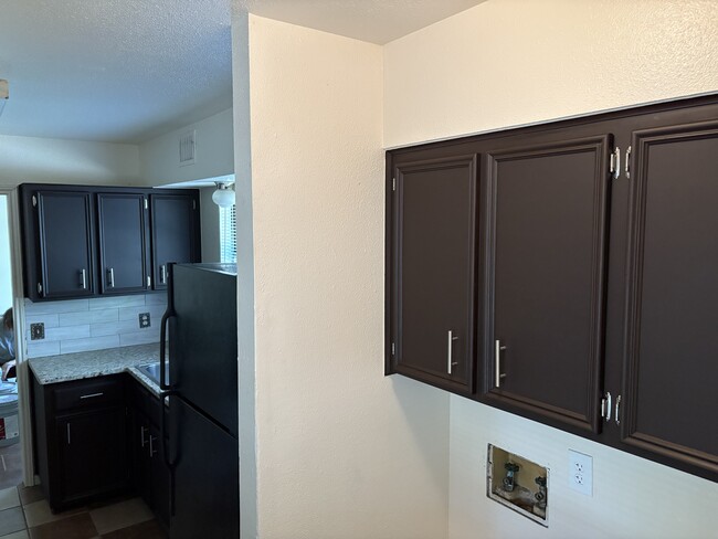 Building Photo - 489 Northwood Cir