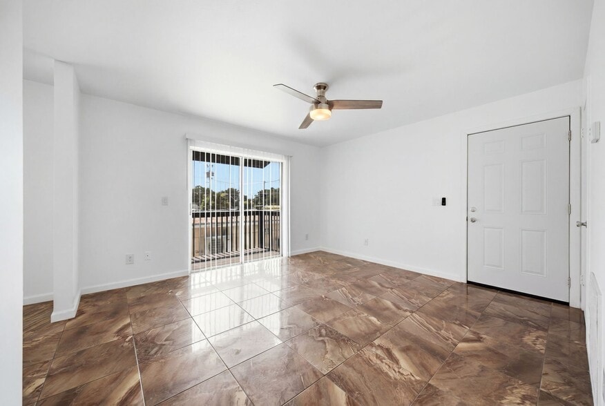 Building Photo - 5606 S Manhattan Ave