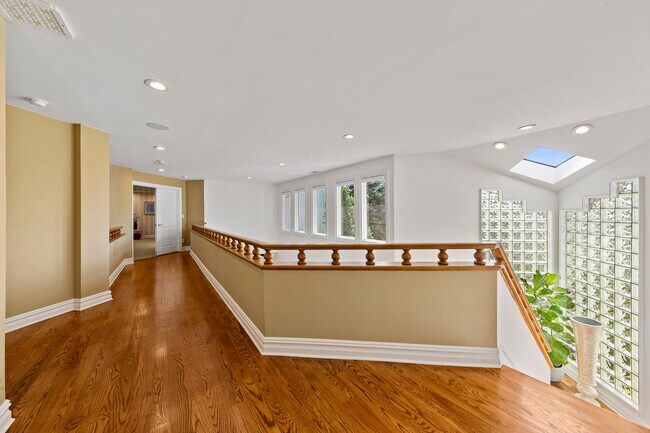 Building Photo - 172 Truman Dr