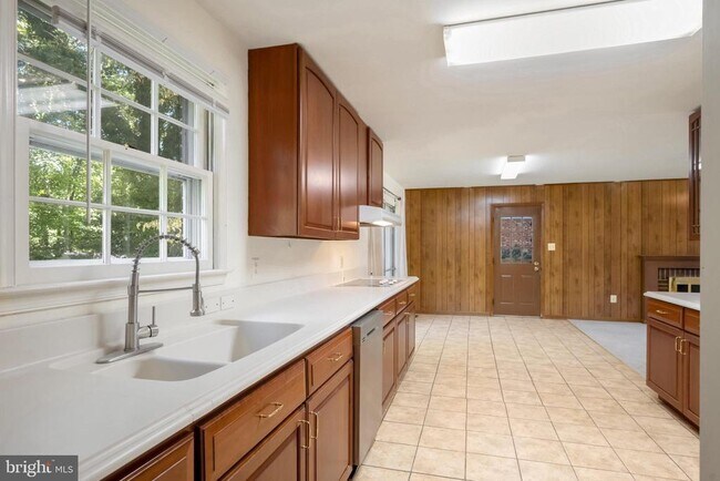 Building Photo - 7223 Reservation Dr