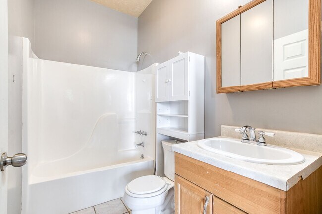 Building Photo - 5 to 8 Bedrooms. Pet Friendly.