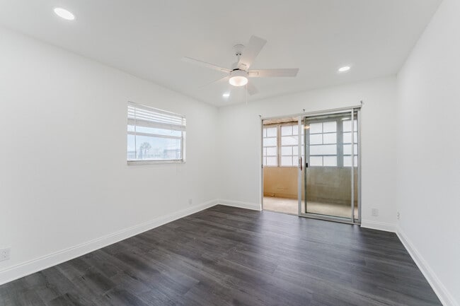 Building Photo - 233 Brittany F