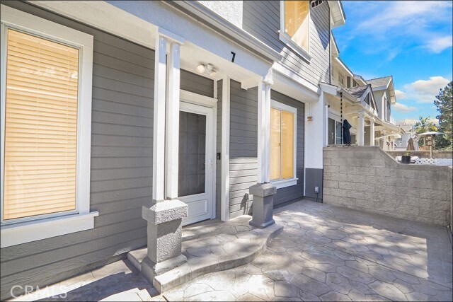 Building Photo - 7 Breakers Ln