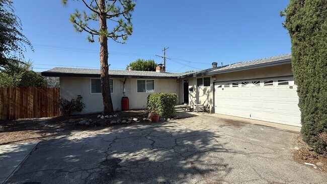 Building Photo - Incredible Remodled 4 bedroom House
