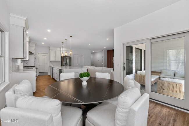 Building Photo - 622 Acland Blvd