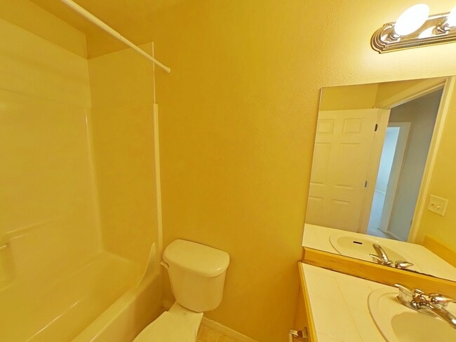 Building Photo - HOA ~ 3 Bedroom Townhouse ~ North Corvallis