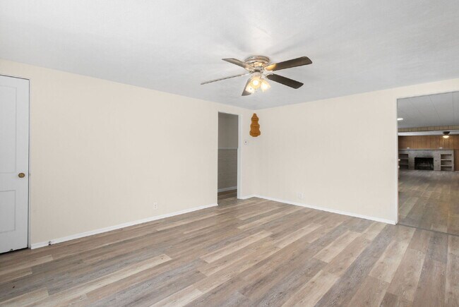 Building Photo - Available January 1st!