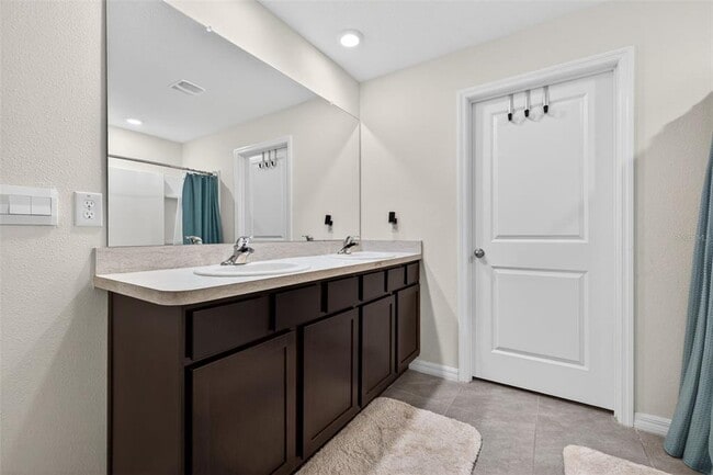 Building Photo - 5442 Diantha Way