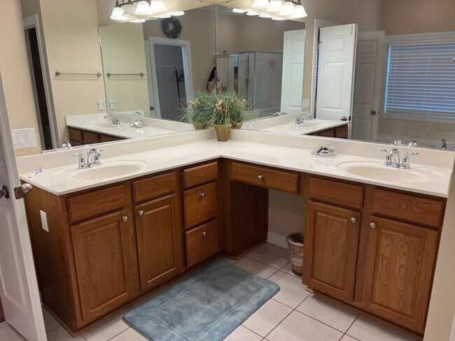 Building Photo - Baynard Park