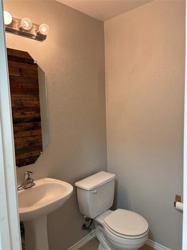 Building Photo - 303 Grutsch Dr