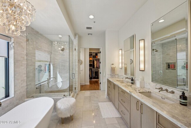 Building Photo - 9899 N 79th Way