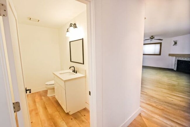 Building Photo - Modern 3 Bed Home for Rent in Riverside CA 92507 Garage Available