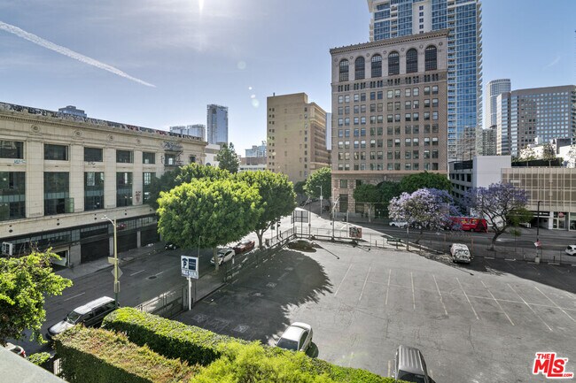 Building Photo - 849 S Broadway