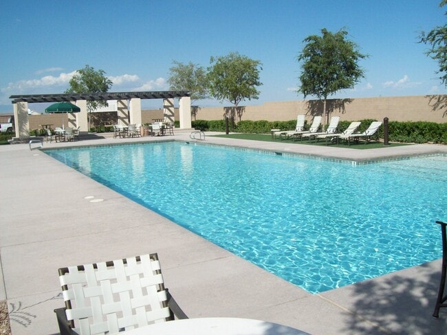 Building Photo - Beautiful, Spacious Four Bedroom + Loft Home in Gated Community!