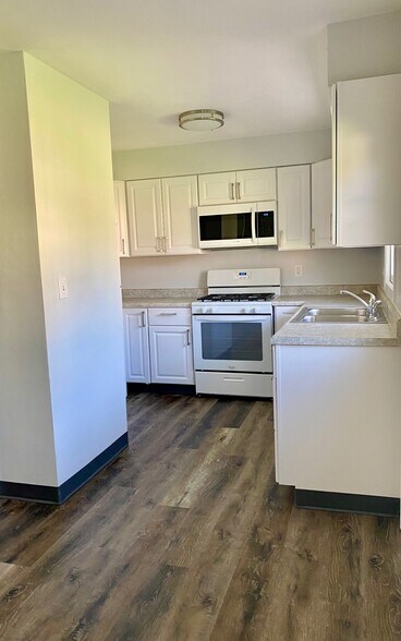 Kitchen - 316 Sheridan Dr