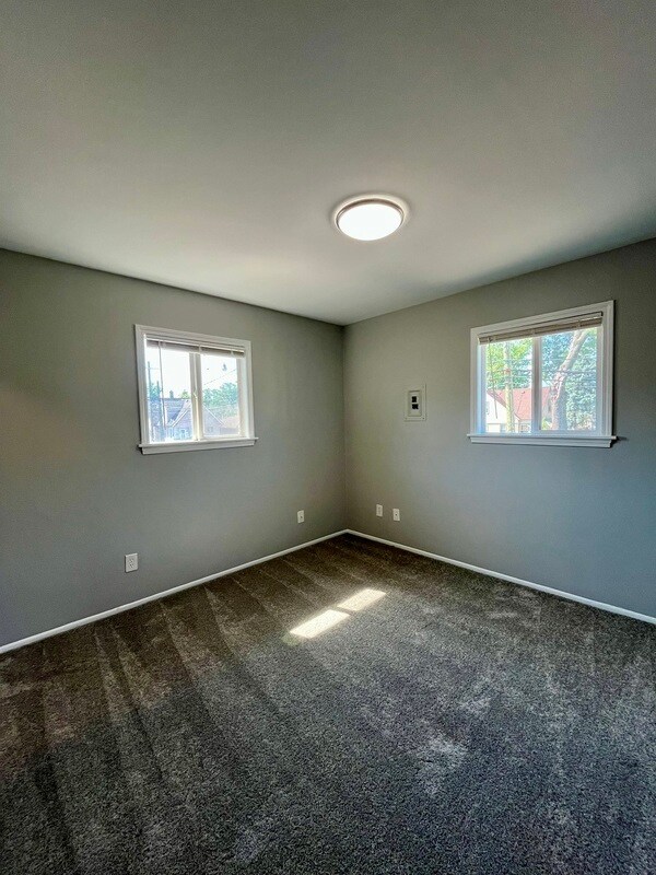 Building Photo - 4441 Oakwood
