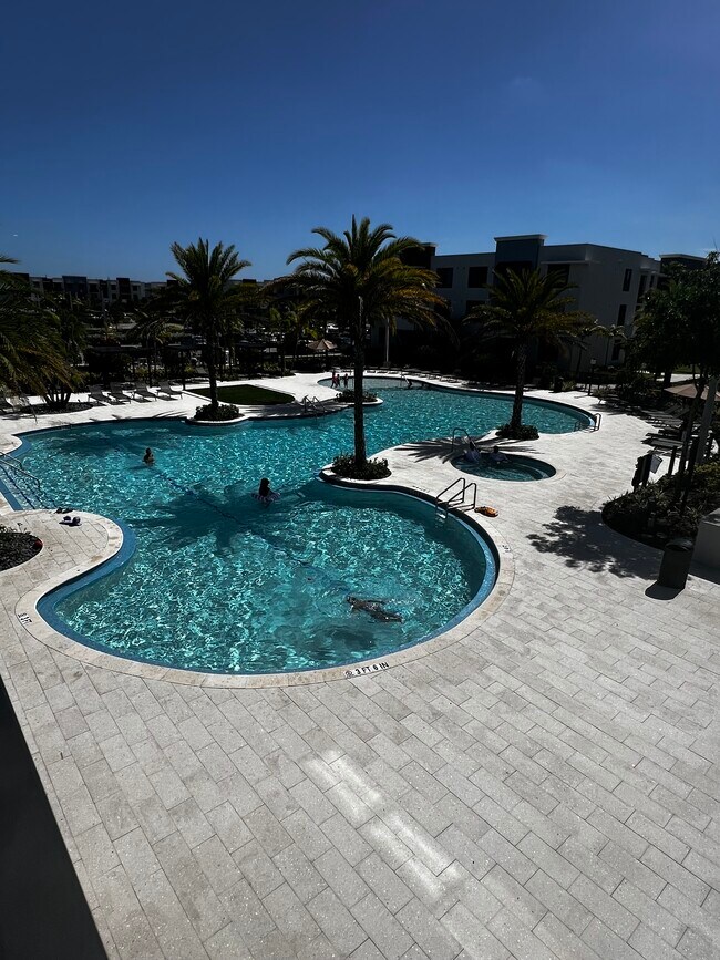 Building Photo - 670 W 74th Pl