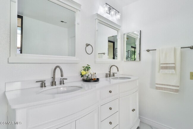 Building Photo - 4082 Avenida Verano