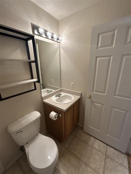 Building Photo - 3011 Mandalay Grv
