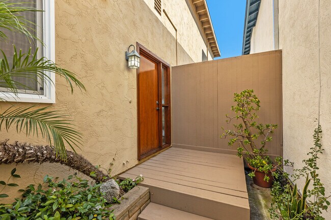 Front door - 2461 Geranium St