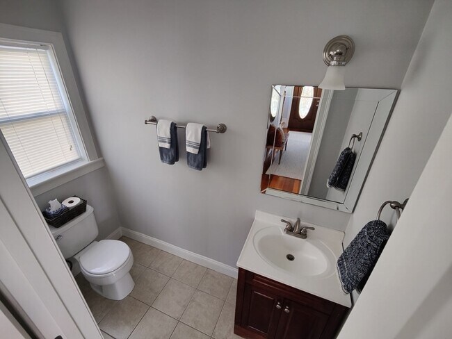 Building Photo - 36 Monroe St