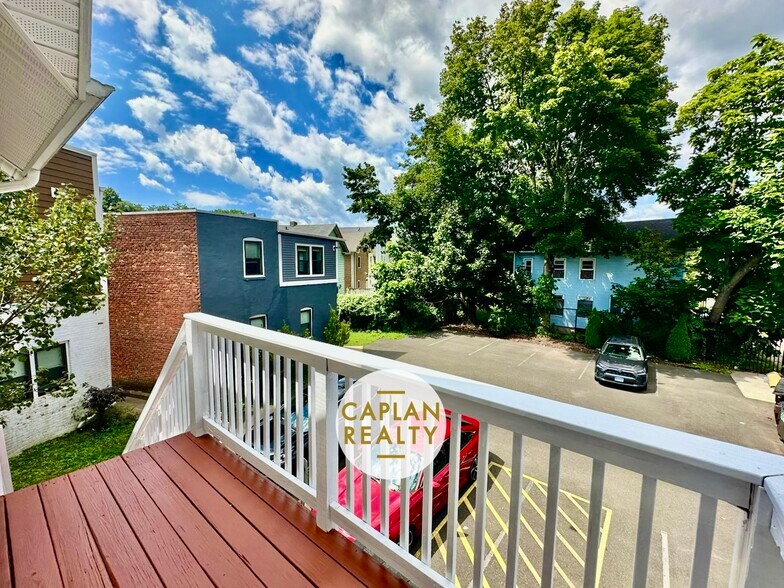 Building Photo - 324 Ashmun St