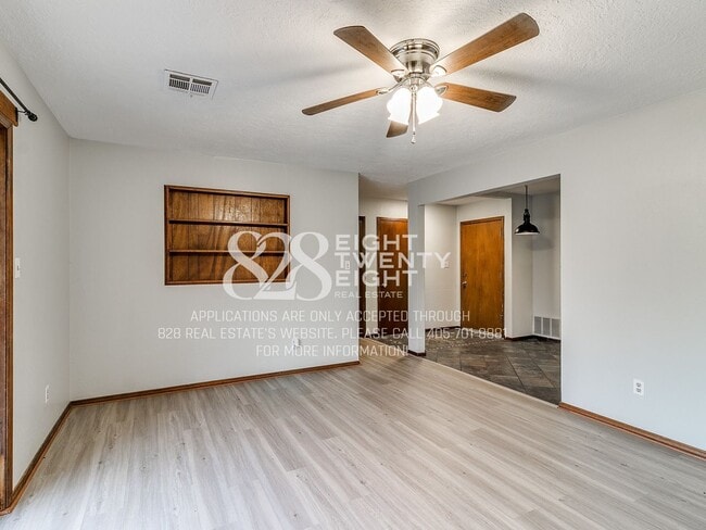 Building Photo - *COMING MAY 2026* Charming 3 Bed/1.5 Bath Single Family Home in West Norman