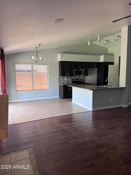 Building Photo - 1305 W Villa Maria Dr