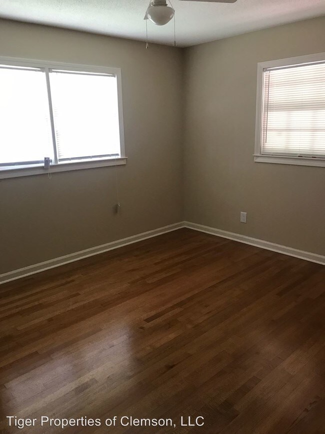 Building Photo - 218 Cochran Rd