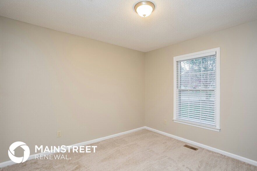 Building Photo - 5701 Chinaberry Pl